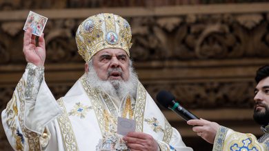Photo of Patriarhul Daniel, avertisment pentru guvernanţi: Regimul comunist a căzut după ce a interzis pelerinajul la Sfântul Dimitrie