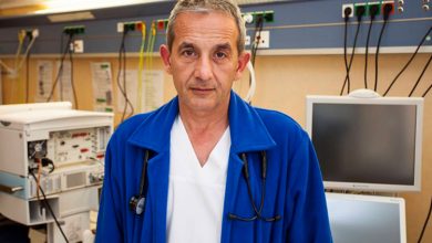 Photo of ÎNCĂ un medic EROU: Cătălin Apostolescu, de la Matei Balș, ARS pe picioare după ce a scos pacienții pe geam